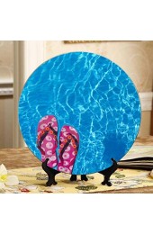 Farbige Flip-Flops schweben im Pool-Display für Teller Farbige Keramikplatten Home Wobble-Platte mit Displayständer Dekoration Haushaltskeramik-Teller